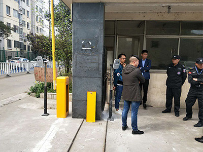 藍(lán)牙系統(tǒng)開門道閘